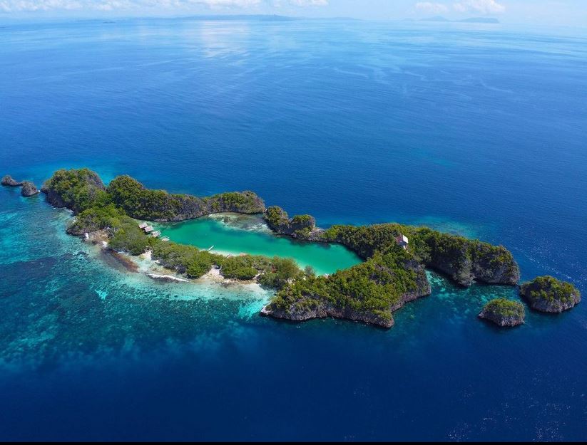 The Fam Islands: a hidden paradise in Raja Ampat (2022)